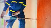BildID: 2802 Der Wanddurchbruch steht an. Zuerst wird vorgebohrt...